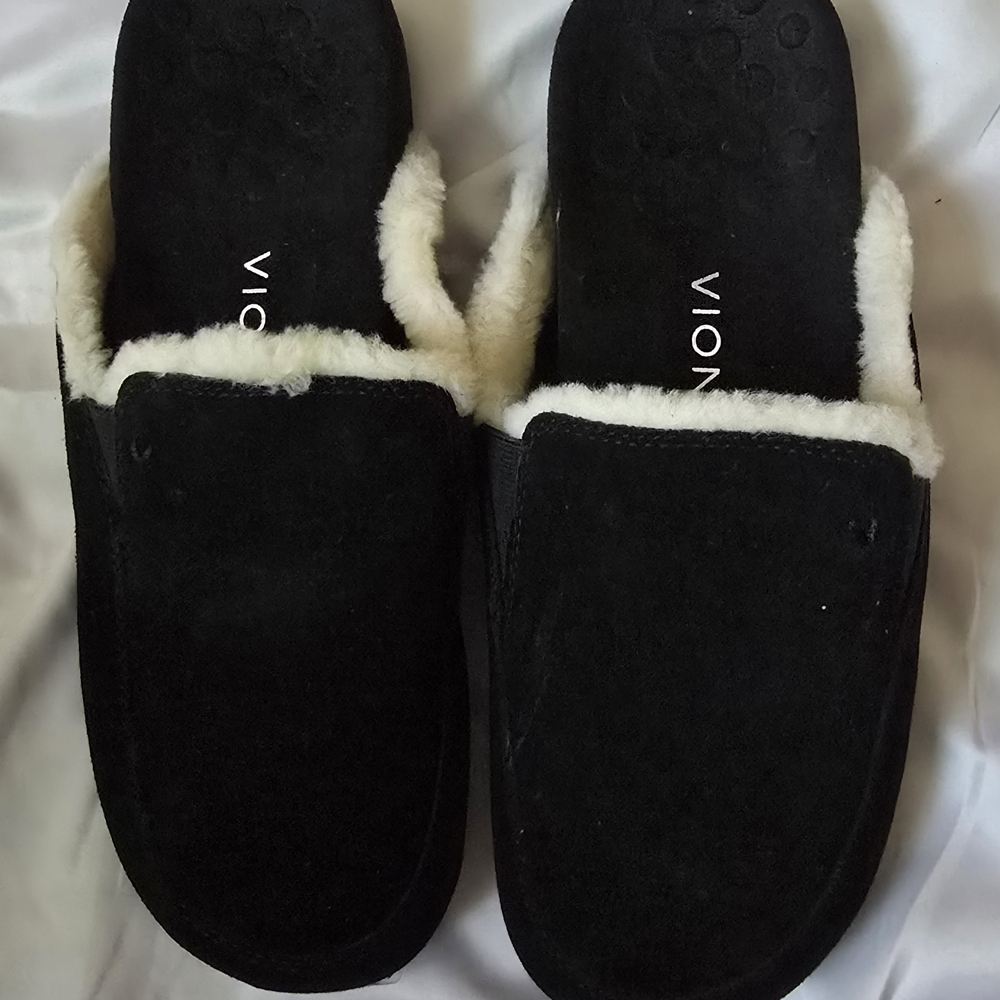 Vionic Black Slippers with Soft Cream Interior Sz 10 New